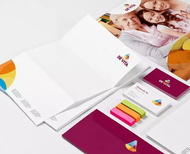 Laboratório DeVita — Identidade Visual, Papelaria e Sinalização